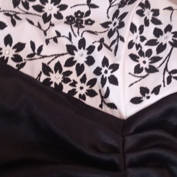 Elegant party dress - Picture 3 of 3